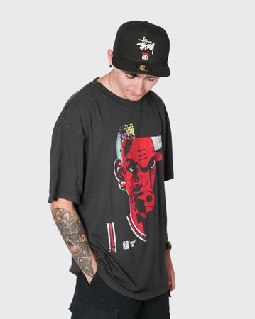 Mitchell and Ness Faceoff Tee Bulls Rodman MNDRO2806