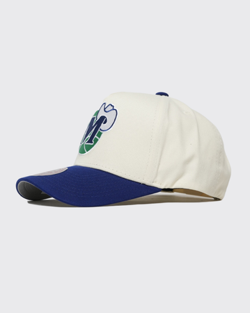 White Cream/Navy Mitchell and Ness Mavericks Pro Pinch mitchell and ness 198733977857 cap