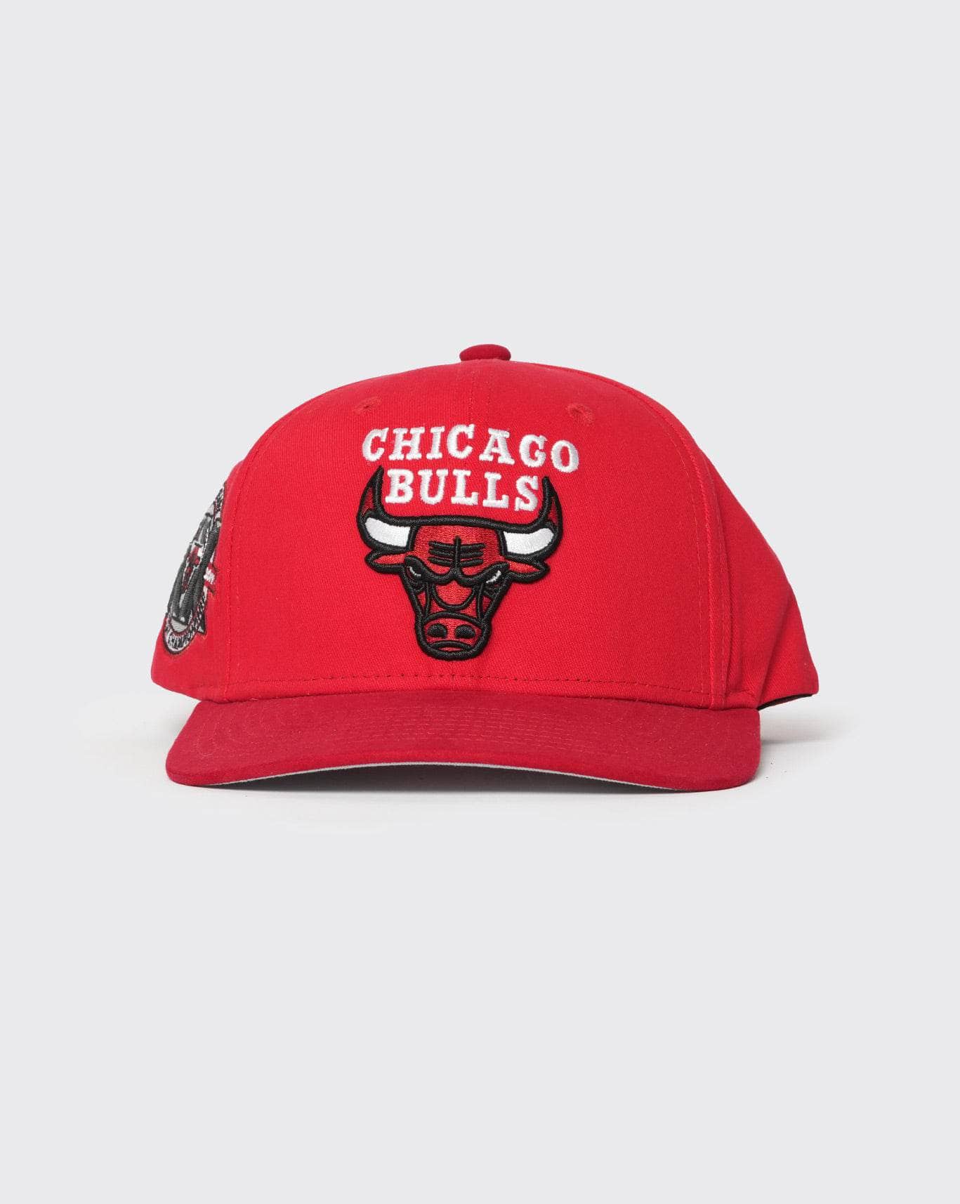 Red Mitchell and Ness Suede Visor Pro Crown Bulls mitchell and ness cap