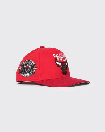 Red Mitchell and Ness Suede Visor Pro Crown Bulls mitchell and ness cap