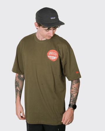 New era Oversized Tee Bulls Vs Pistons Rivals new era Shirt