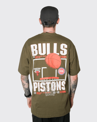 New era Oversized Tee Bulls Vs Pistons Rivals new era Shirt