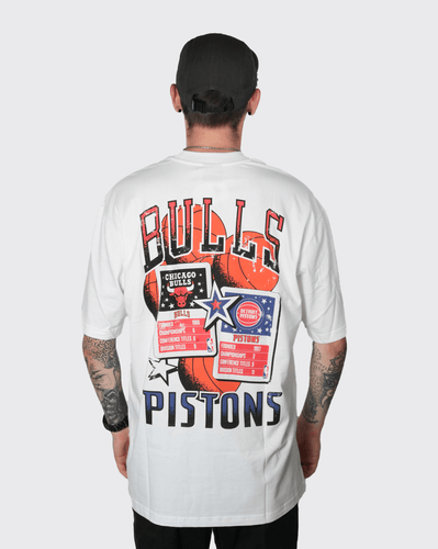 New era Oversized Tee Bulls Vs Pistons Rivals new era Shirt