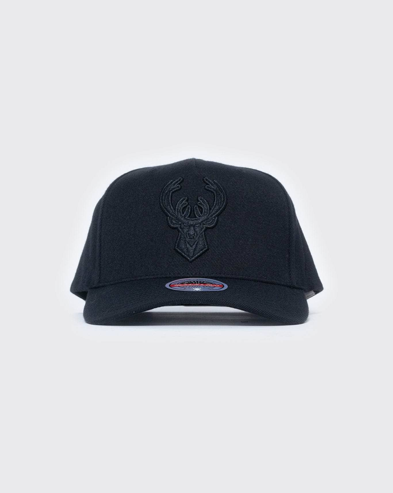 Black/ Black / OSFM Mitchell & Ness CLR Milwaukee Bucks Team Logo mitchell & ness cap