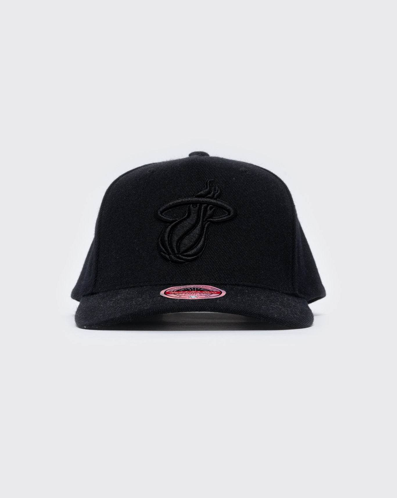 black mitchell and ness heat team logo mitchell and ness cap