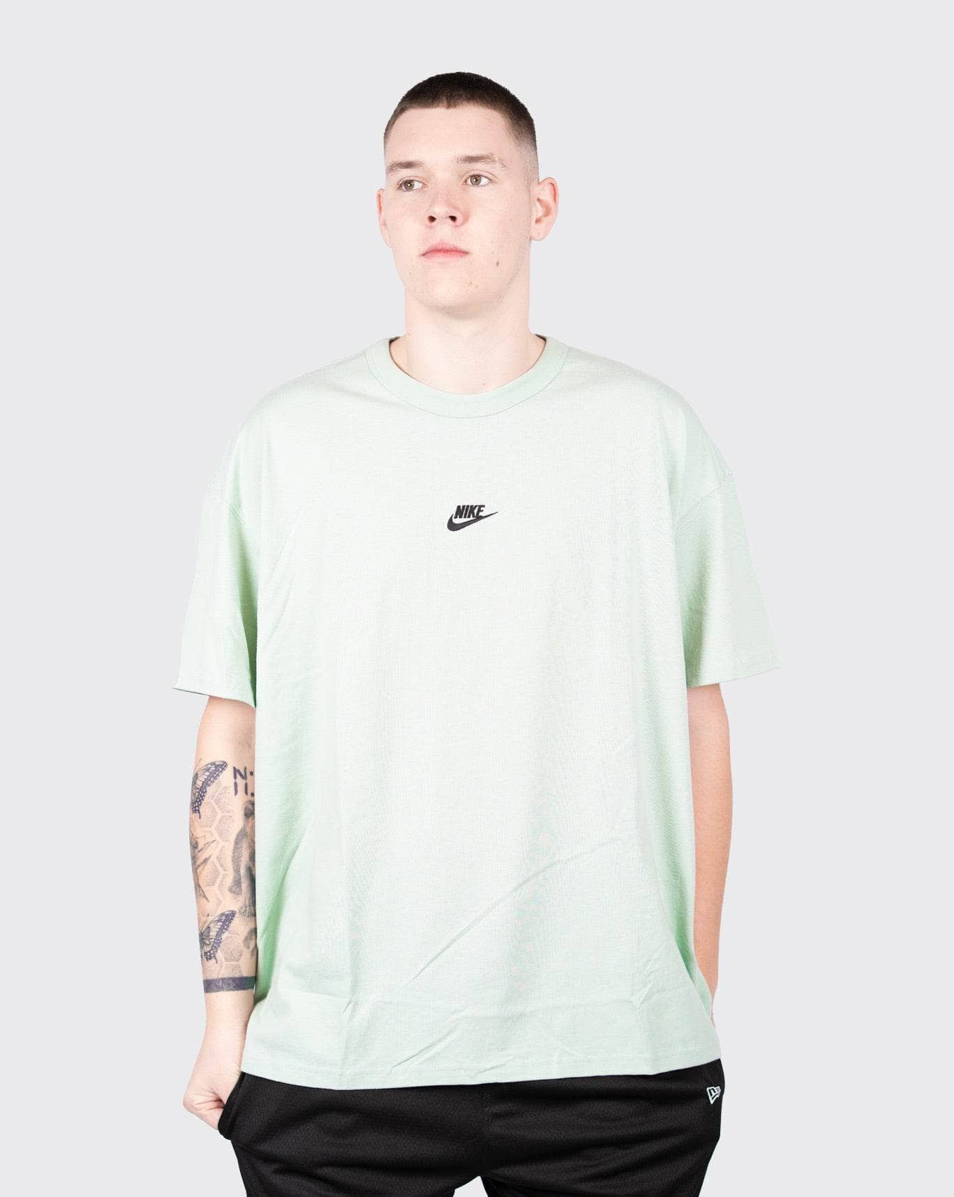 Nike Sportswear Premium Essentials Men's T-Shirt Verde DO7392-017