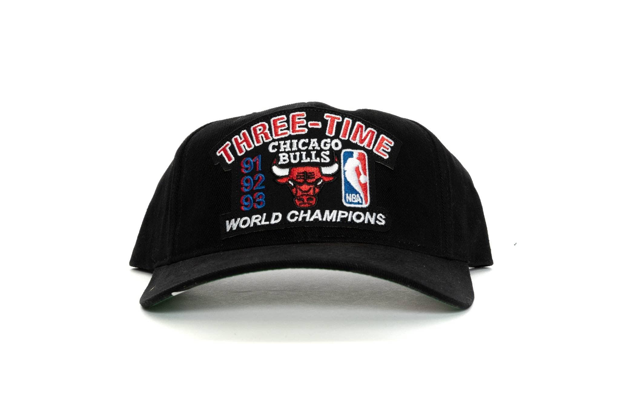 black mitchell and ness  BULLS 3 time CHAMPS DS mitchell and ness 195563001158 cap