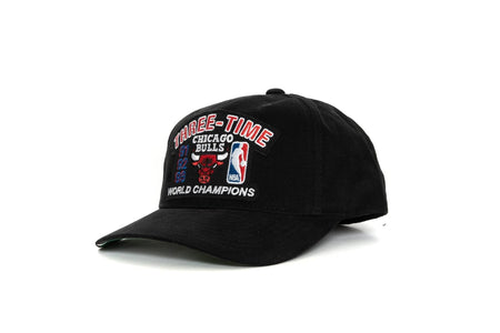 black mitchell and ness  BULLS 3 time CHAMPS DS mitchell and ness 195563001158 cap