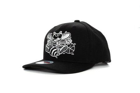 black mitchell and ness  charlotte hornets pinch panel mitchell and ness 195563006603 cap