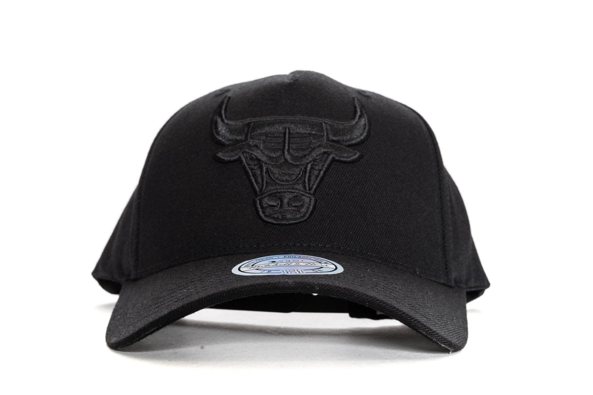 ALL BLACK mitchell and ness chicago bulls 110 snapback mitchell and ness cap