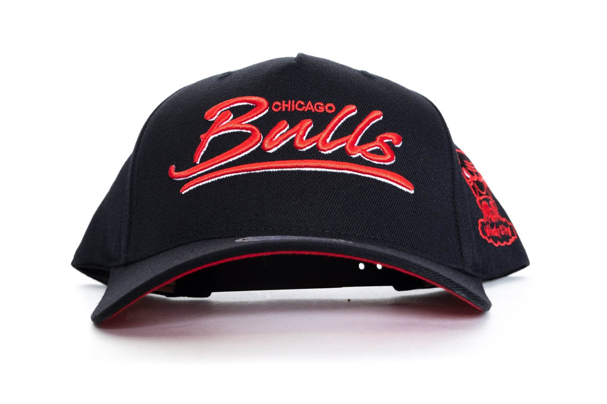 Black mitchell `and ness chicago bulls mop script pinch panel mitchell and ness cap