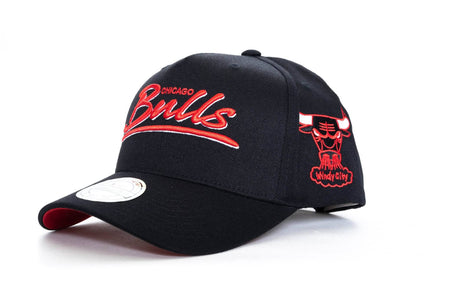 Black mitchell `and ness chicago bulls mop script pinch panel mitchell and ness cap