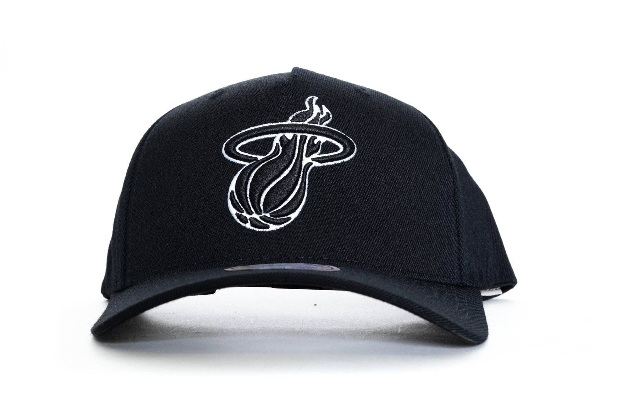 Black mitchell and ness miami heat black and white logo 110 snapback mitchell and ness cap