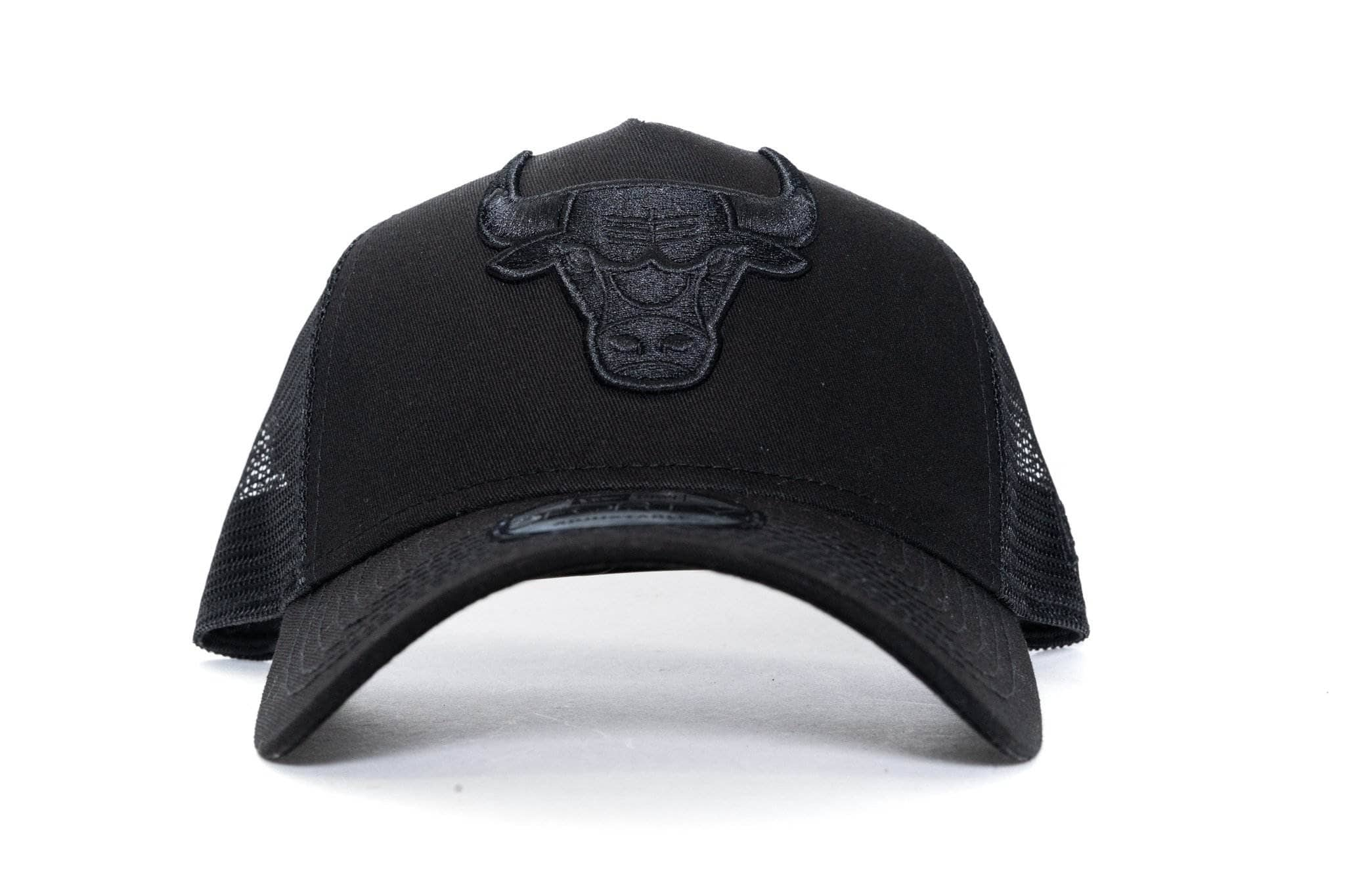 BLACK ON BLACK new era 940 aframe chicago bulls trucker new era cap